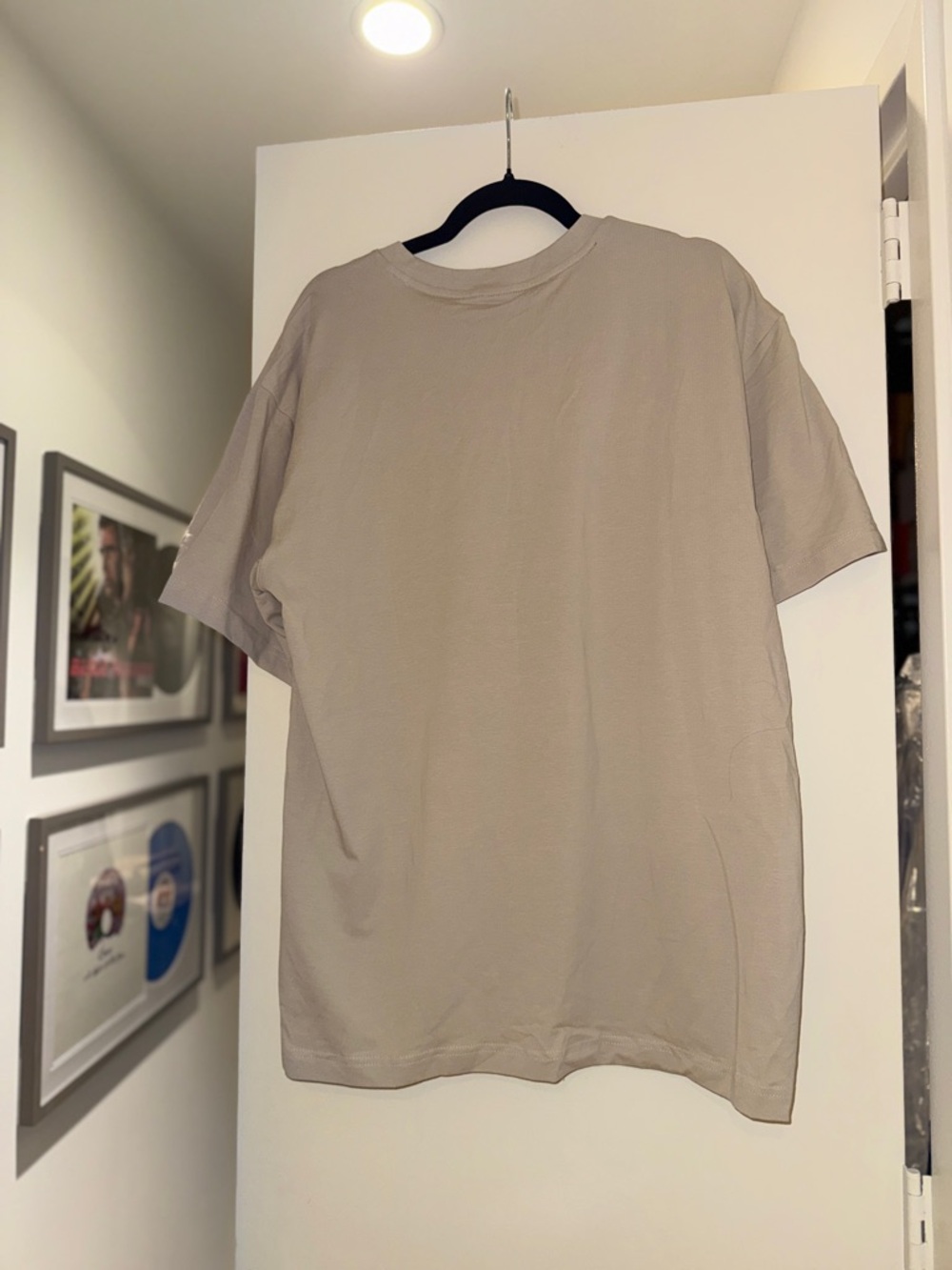 NWT Gymshark Men's Crew Neck T-Shirt in Light Taupe - Large - Picture 3 of 3